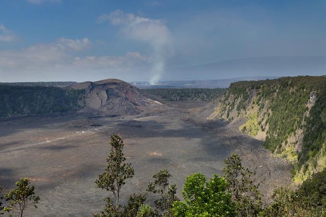 045 Big Island, Hilo, Hawai'i Volcanoes NP, Halema'uma'u Krater.jpg